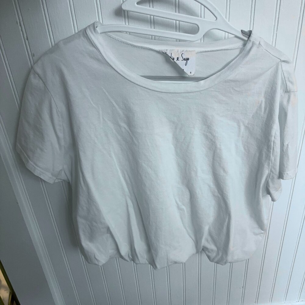 Sadie & Sage White Casual/Cute Tee. Size S.